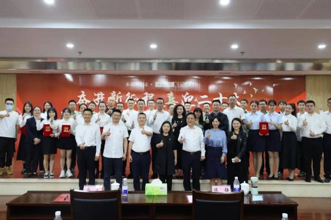 集團(tuán)以實(shí)干實(shí)績(jī)向黨的二十大獻(xiàn)禮.jpg